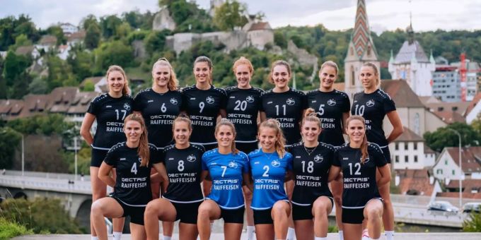 Hinten (v.l.n.r): Rahel Künzler, Naomi Mika, Audrey Wallnöfer, Jana Kunz, Fiona Mösching, Katja Zaugg, Laura Erni. Vorne (v.l.n.r): Lisa Adler, Marina Taborda, Noemi Christen, Lea Hübel, Si