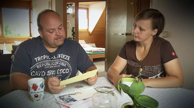 «Bauer sucht Frau»: Thomas liest den Brief von Suzana vor. «Bauer sucht Frau»