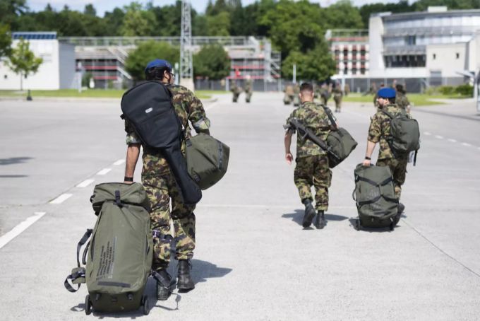 Rund 8'000 Soldaten hatte Bundesrätin Viola Amherd Mitte März 2020 in den Dienst berufen.