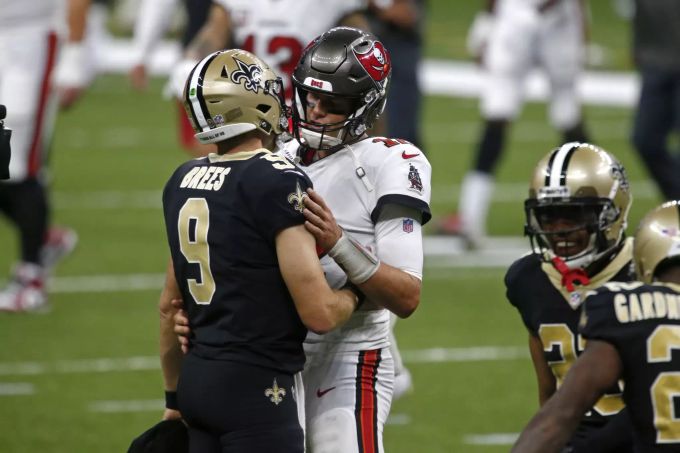 Tom Brady und Drew Brees nach dem Spiel zwischen den Buccaneers und den Saints. Tom Brady