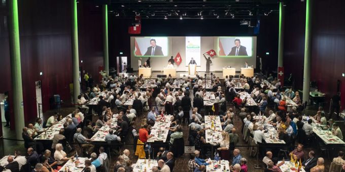 Parteipräsident Albert Rösti spricht an der Delegiertenversammlung der SVP Schweiz am Samtag, 22. August 2020 in Brugg Windisch. svp