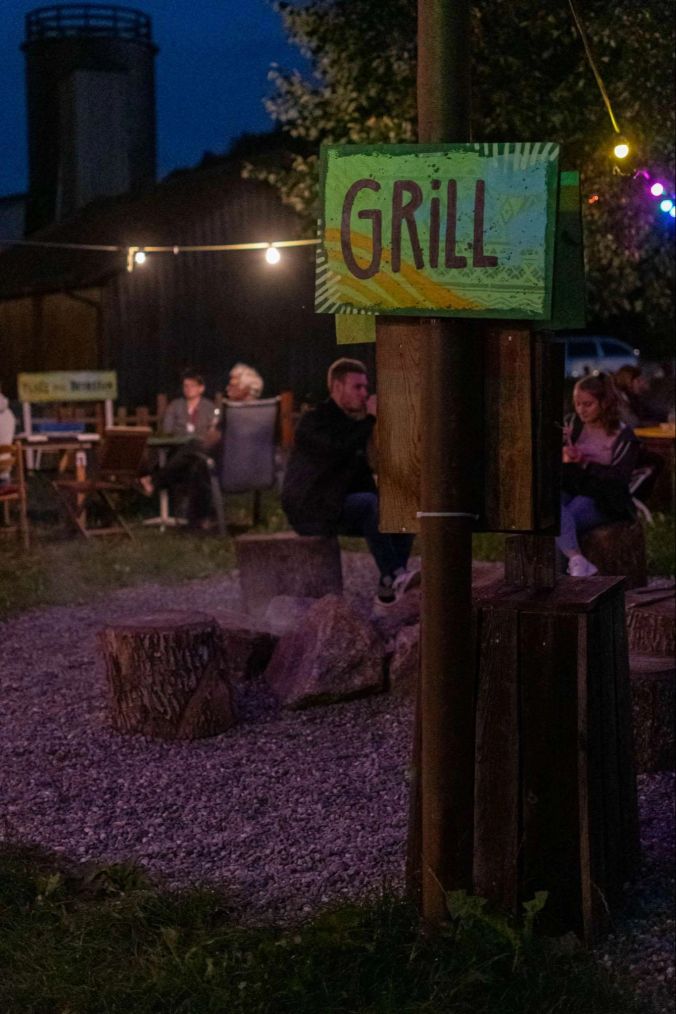 Bei der Überseh-Bar kann man auch Grillen.