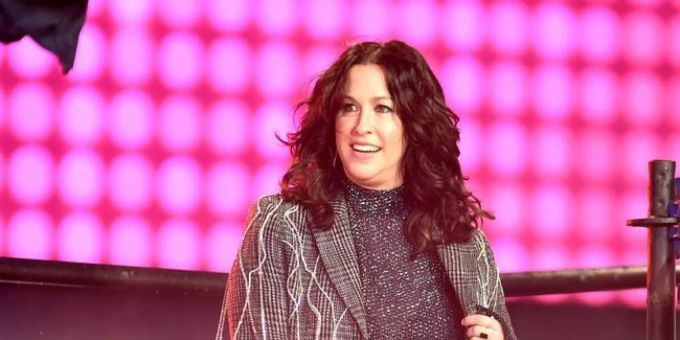 Alanis Morissette findet Beziehungen mit einer konventionellen Rollenverteilung schwierig. Alanis Morissette