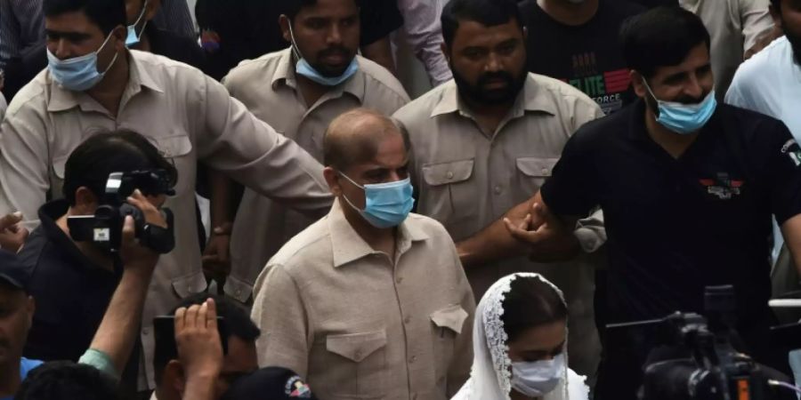 Shahbaz Sharif vor Gericht in Lahore
