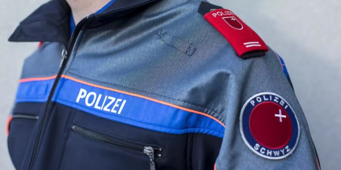Feusisberg SZ: Motorradlenker bei Selbstunfall verletzt