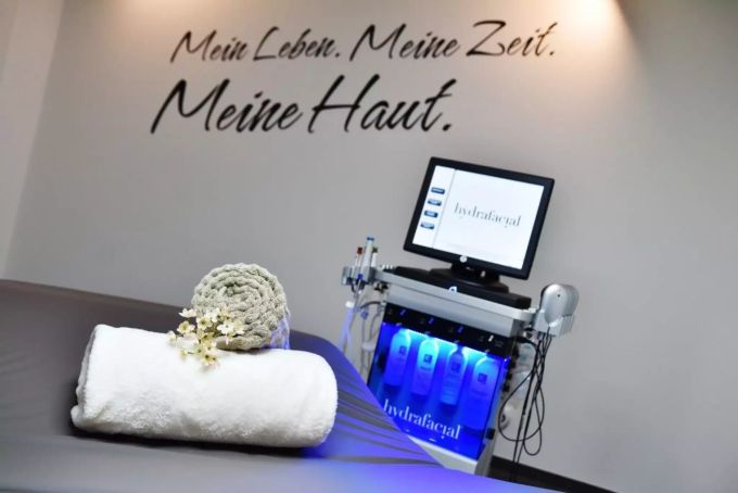 Hydra Facial Gerät im Kosmetikstudio Simply Beauty Studio. Hydra Facial Gerät.