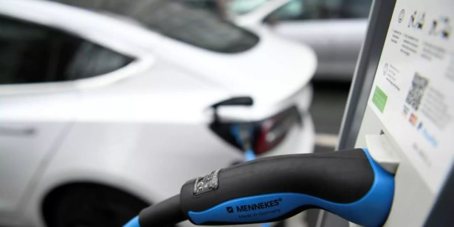 Tausend Euro Bonus für gebrauchte E-Autos in Frankreich