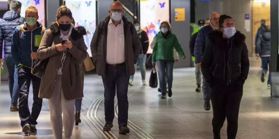 Pendler Maskenpflicht bahnhof bern