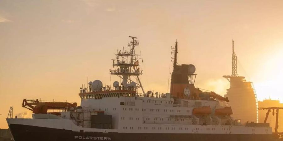 Die "Polarstern" kehrt nach einjähriger Expedition nach Bremerhaven zurück. Foto: Mohssen Assanimoghaddam/dpa