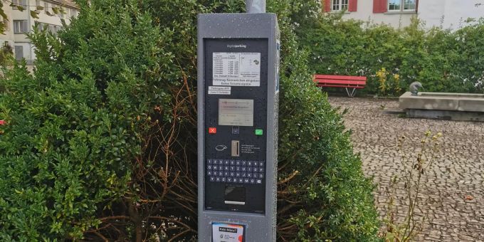 Schmerikon: Neue Parkuhren mit Kennzeichen-Eingabe