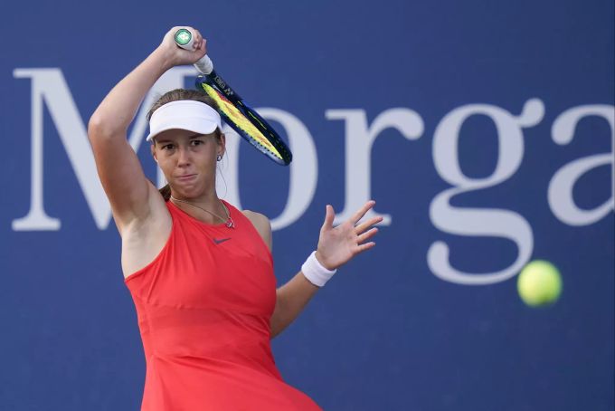 Vera Lapko besiegt überraschend die Schweizerin Viktorija Golubic in der ersten Runde der US Open. US Open Tennis