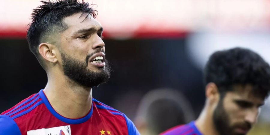 Omar Alderete weint nach dem verlorenen Cupfinal mit dem FC Basel.