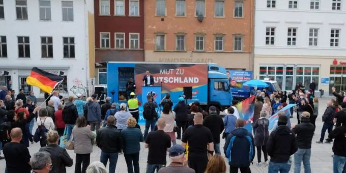 AfD-Wahlkampfveranstaltung in Weissenfels. CDU-Politiker distanzieren sich vor der Landtagswahl von der AfD. Foto: Sebastian Willnow/dpa-Zentralbild/dpa AfD-Wahlkampfveranstaltung in Weissenfels. CDU-Politiker distanzieren sich vor der Landtagswahl von der AfD. Foto: Sebastian Willnow/dpa-Zentralbild/dpa