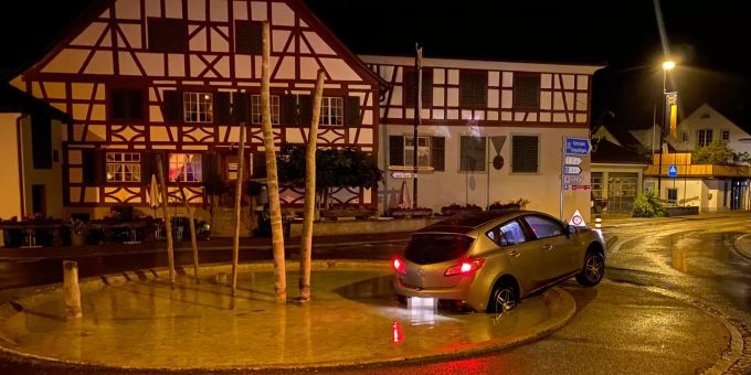 Die Autofahrerin blieb unverletzt. Unfall