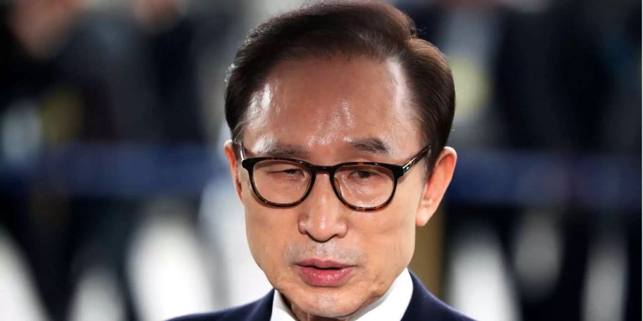 Der ehemalige koreanische Präsident Lee Myung Bak kommt zu einer Anhörung.