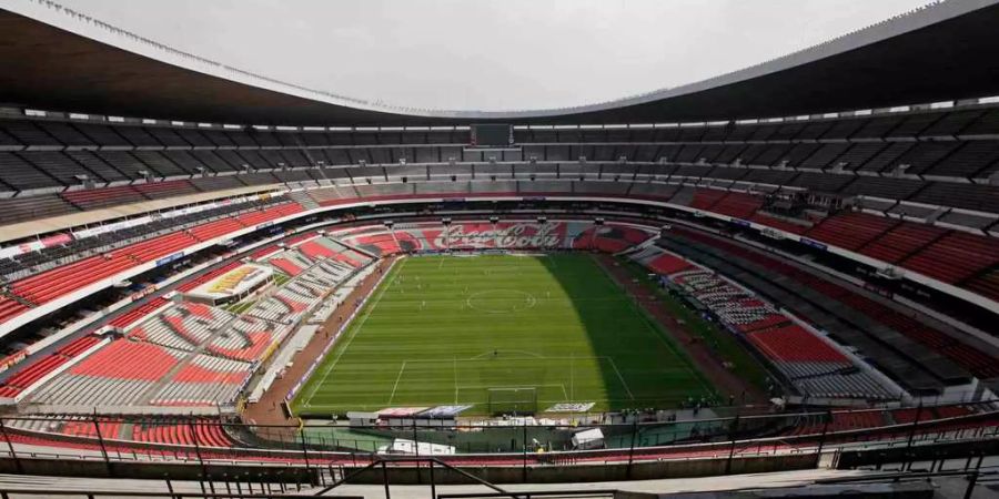 Der Blick über das leere Aztekenstadion in Mexiko-Stadt von den oberen Rängen aus.