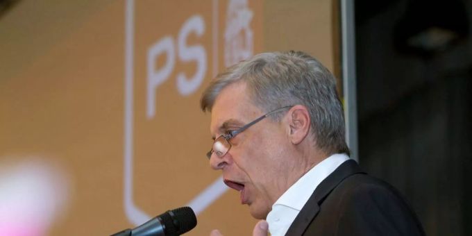 Tornare führt die Liste an. Manuel Tornare spricht vor seiner Partei.