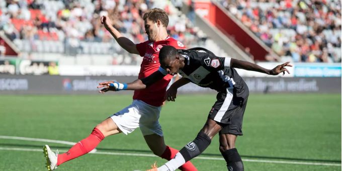 Assan Ceesay (r.) gegen Roy Gelmi vom FC Thun. Assan Ceesay (r.) gegen Roy Gelmi vom FC Thun.
