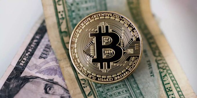 Kryptowährung - Bitcoin fällt auf neues Jahrestief