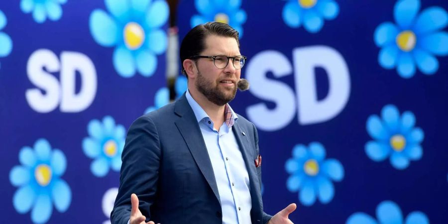 Jimmie Akesson, Parteivorsitzender der rechtspopulistischen Partei Schwedendemokraten (Sverigedemokraterna), spricht bei einer Wahlkampfveranstaltung.