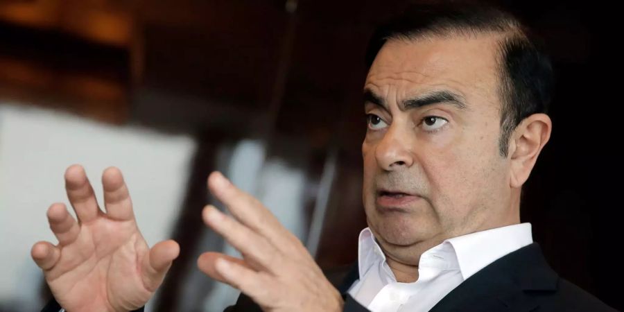 Carlos Ghosn, Renault-Nissan-Chef, gestikuliert bei einem Interview.