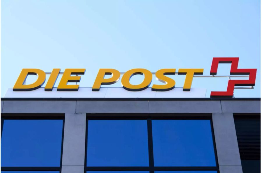 «Die Post» Leuchtschrift an Post-Hauptsitz in Bern - Keystone