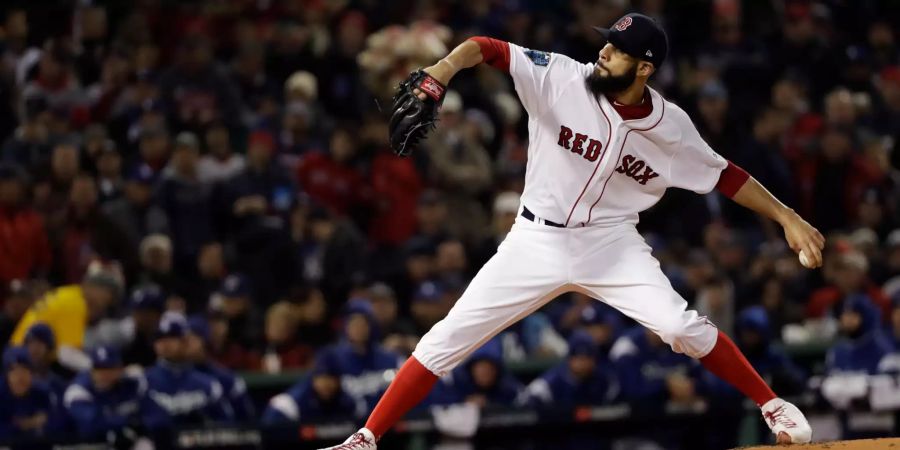 Red-Sox-Pitcher David Price wirft den Ball.