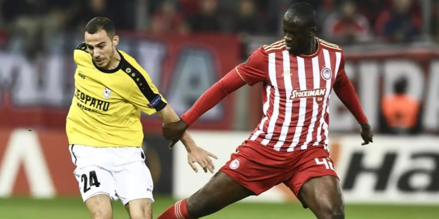 Yaya Toure spielt im Trikot von Olympiakos Piräus.