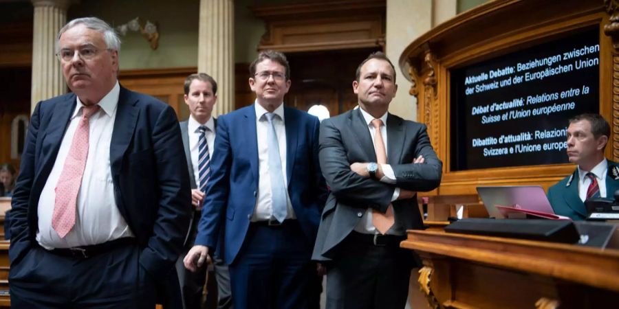 Jean-Francois Rime (SVP-FR), Thomas Aeschi (SVP-ZG), Albert Rösti (SVP-BE) und Thomas Matter (SVP-ZH) warten an der Herbstsession der Eidgenössischen Räte in Bern.