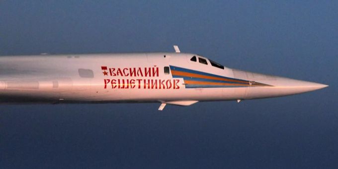Die vom britischen Verteidigungsministerium zur Verfügung gestellte Aufnahme zeigt einen russischen Kampfbomber des Typs Tupolew TU-160 «Blackjack». Die vom britischen Verteidigungsministerium zur Verfügung gestellte Aufnahme zeigt einen russischen Kampfbomber des Typs Tupolew TU-160 «Blackjack».