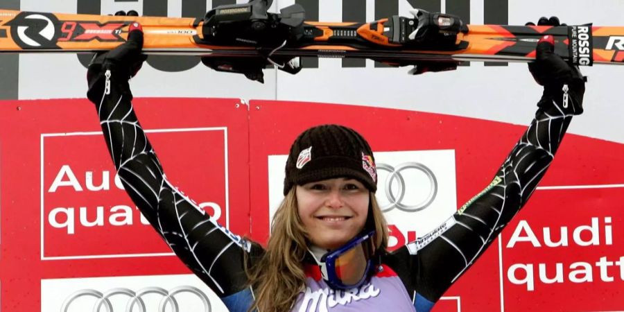 Lindsey Vonn feiert am 19. Janaur 2008 den Abfahrtssieg in Cortina d'Ampezzo.