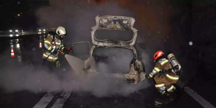 Die Feuerwehr Oensingen versuchte das Feuer schnellstmöglich zu stoppen.