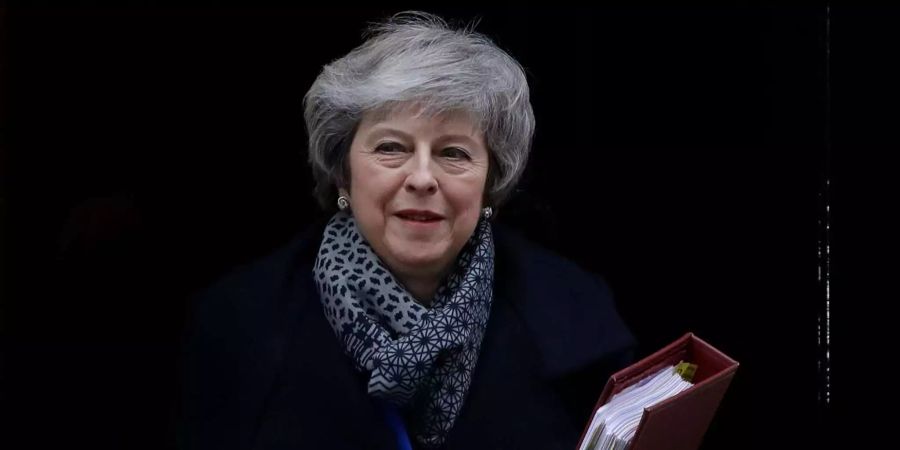 Grossbritanniens Premier Theresa May verlässt die Dowining Street.