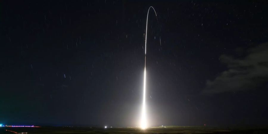 Eine Rakete.