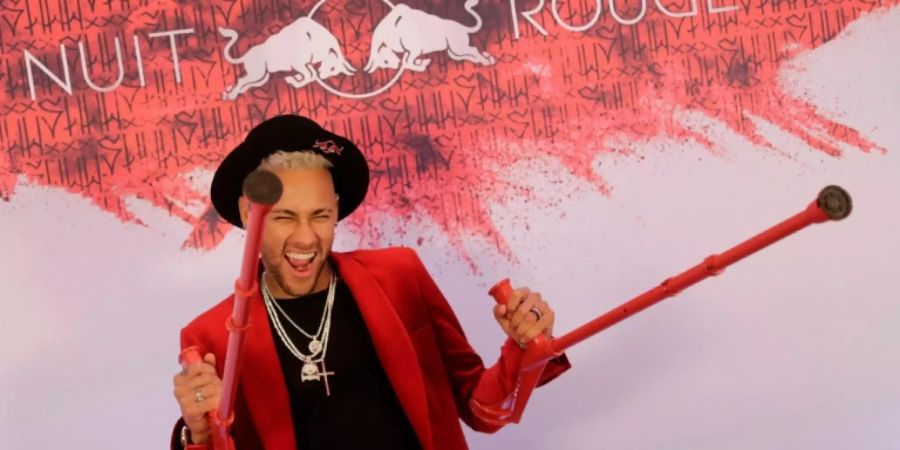 Neymar kam an Krücken zu seiner Geburtstagsparty