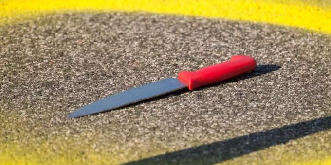 Tatort im Stadtteil Wandsbek: Die Polizei hatte einen Mann niedergeschossen, der zuvor Passanten und Polizisten mit einem Messer bedroht hatte. Foto: Daniel Bockwoldt Tatort im Stadtteil Wandsbek: Die Polizei hatte einen Mann niedergeschossen, der zuvor Passanten und Polizisten mit einem Messer bedroht hatte. Foto: Daniel Bockwoldt