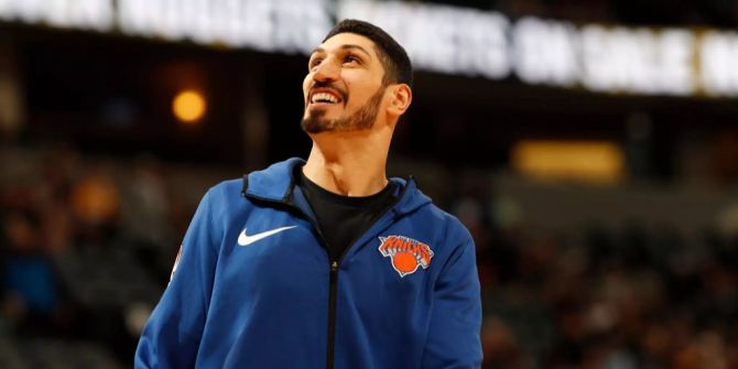 Enes Kanter im Basketballstadion.