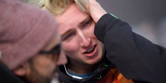Andri Ragettli muss wegen seiner Knieverletzung die WM auslassen. Andri Ragettli rauft sich die Haare