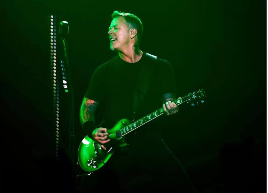 James Hetfield (Metallica) spielt diverse Explorer-Modelle und eine Les Paul Custom.