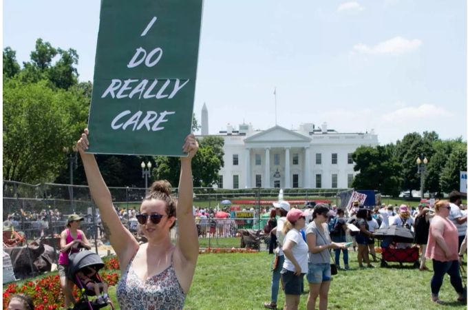 In Washington gingen rund 50'000 Menschen auf die Strasse. In Washington gingen rund 50'000 Menschen auf die Strasse.
