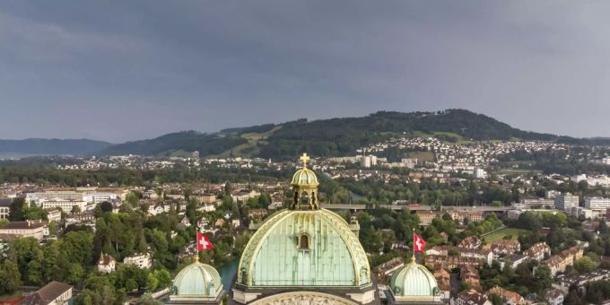 Stadt Bern mit dem Bundeshaus im Vordergrund - Keystone Stadt Bern mit dem Bundeshaus im Vordergrund - Keystone