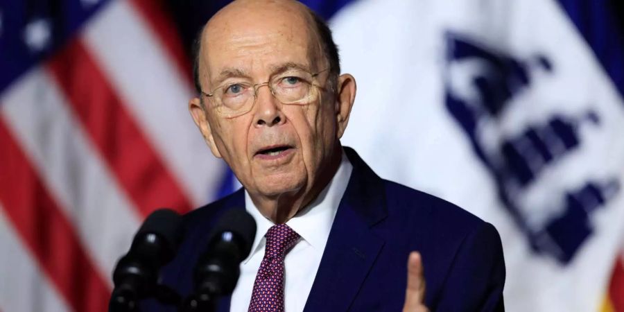 US-Handelsminister Wilbur Ross spricht zu Mitarbeitern vom Handelsministerium.