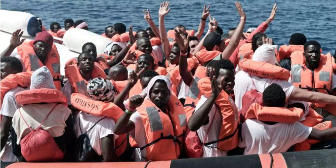 Flüchtlingsretter sind laut Matteo Salvini nicht mehr willkommen in Italien. Flüchtlingsretter sind laut Matteo Salvini nicht mehr willkommen in Italien.