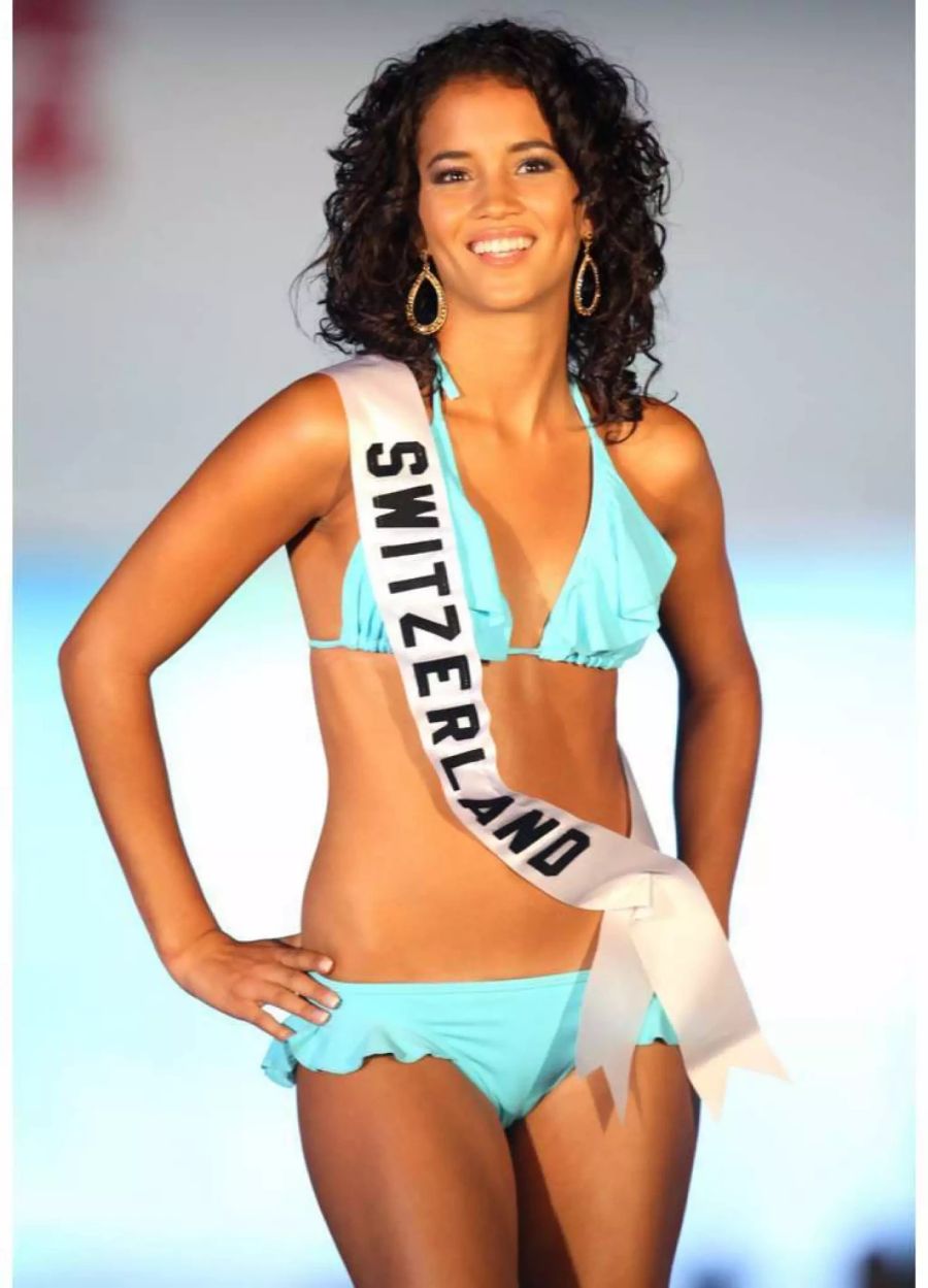 Toyloy vertrat 2009 die Schweiz an den Miss-Universe-Wahlen.