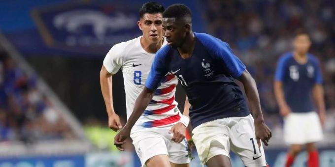 Nur 1:1 gegen die USA: Frankreichs Ousmane Dembélé gegen Joe Corona (USA) Nur 1:1 gegen die USA: Frankreichs Ousmane Dembélé gegen Joe Corona (USA)