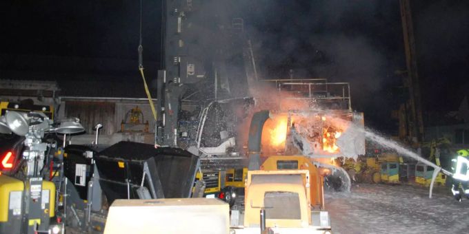 Die Feuerwehr brachte den Brand rasch unter Kontrolle. Die Feuerwehr brachte den Brand rasch unter Kontrolle.