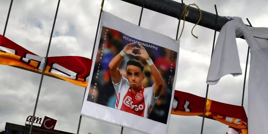 Ein Foto von Abdelhak Nouri im Dress von Ajax Amsterdam.