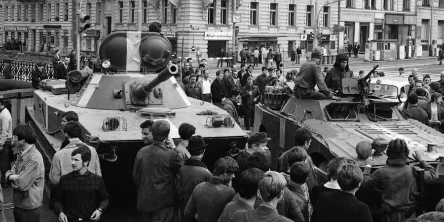 Dass die Staaten des Warschauer Paktes vor genau 50 Jahre bereit waren, ihre Geschütze gegen Zivilisten zu richten, sorgte für einen Aufschrei in Europa – insbesondere in der Schweiz.