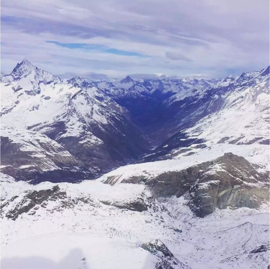 Auch das Bergpanorama scheint es ihm angetan zu haben.