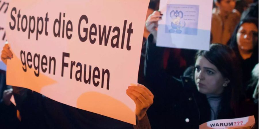 16 Tage lang soll in den Kantonen Zug und Luzern ein Zeichen gegen Gewalt an Frauen gesetzt werden.